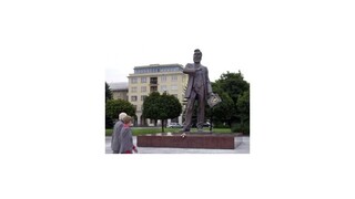 Štúr sa presunie z parkoviska do parku