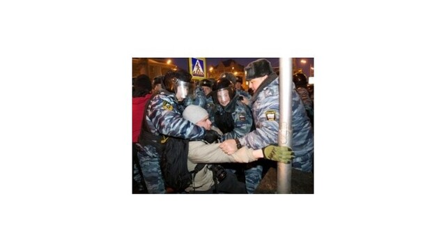 Ruská polícia zadržala v Moskve troch lídrov opozície