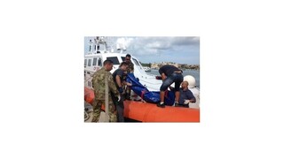 Pri ostrove Lampedusa stroskotala loď s imigrantami, stovky sa utopili