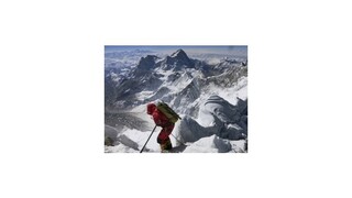 Horolezci budú musieť na Mount Evereste zbierať odpadky