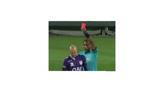 Dostal červenú kartu po 17-tich sekundách na trávniku