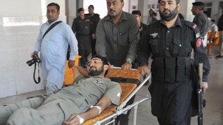 Taliban útočil v Pakistane, extrémisti strieľali v mešite na leteckej základni