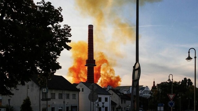 Pri výbuchu v českom cukrovare utrpelo zranenia 14 osôb