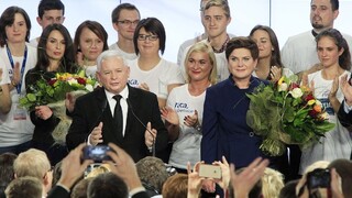 Strana Právo a spravodlivosť získala absolútnu väčšinu v poľskom parlamente
