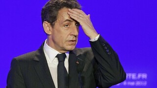 Francúzi rozšírili vyšetrovanie Sarkozyho kampane, našli podozrivé milióny