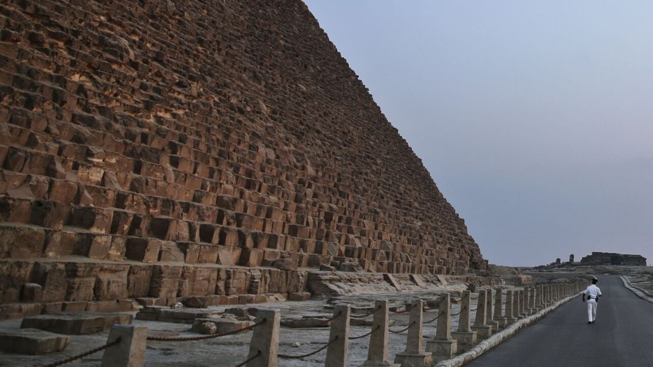 Skenovanie Veľkej pyramídy odhalilo anomáliu: Čo je pod východnou časťou?