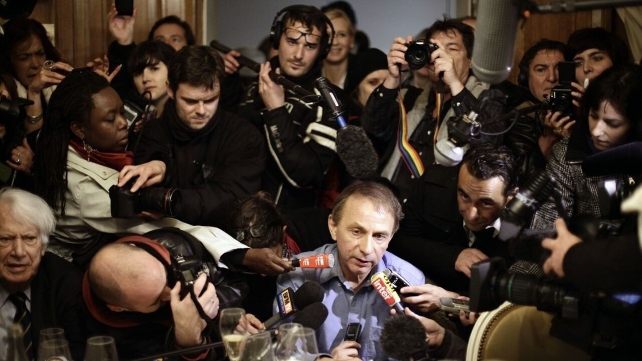 Francúzski politici sklamali vlastný národ, tvrdí spisovateľ Houellebecq