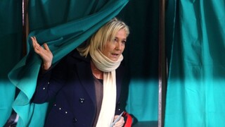 Prvé kolo francúzskych regionálnych volieb zrejme ovládli nacionalisti