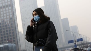 Peking vyhlásil najvyšší stupeň pohotovosti. Pre smog