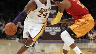 Lakers zdolali Milwaukee, Kobe Bryant nazbieral 22 bodov