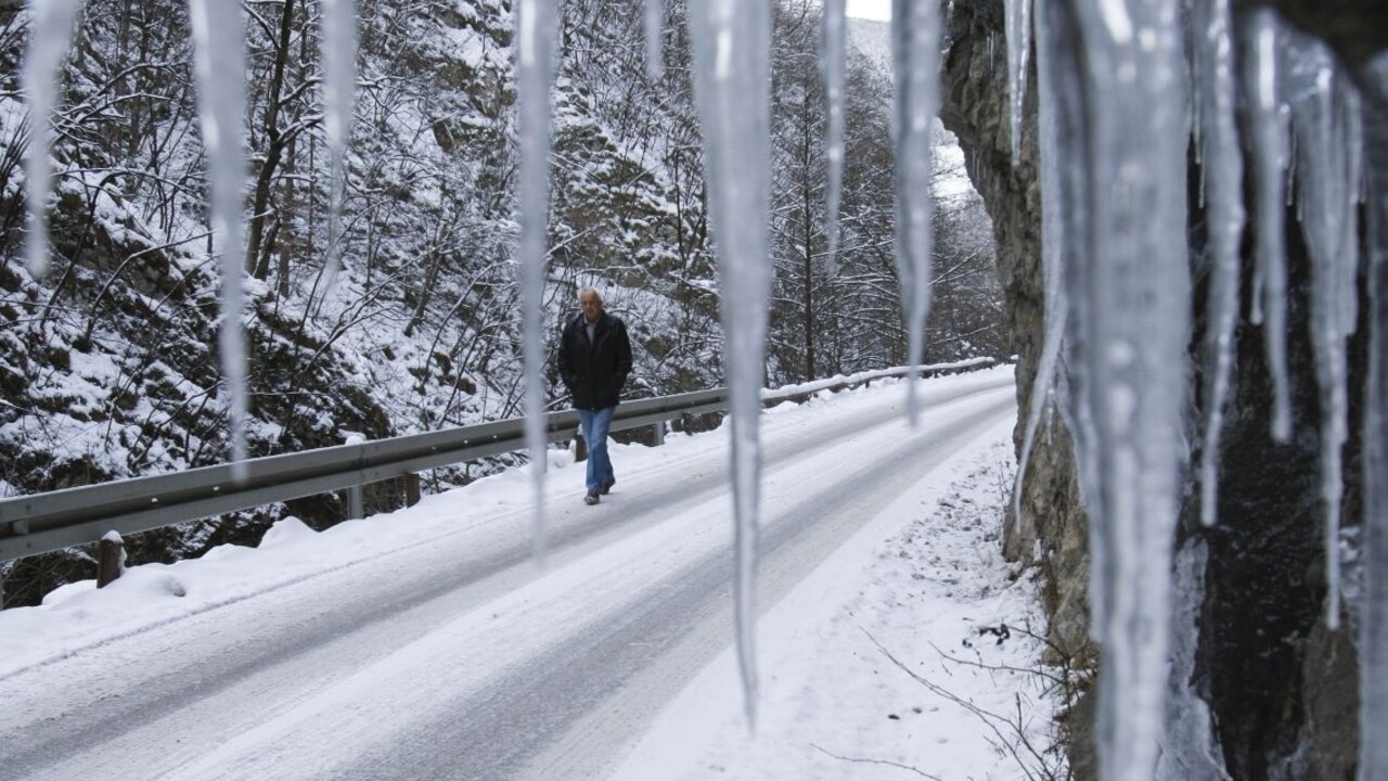 Ako ochrániť strechu pred návalom ťažkého snehu?