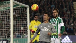 Real Madrid remizoval s Betisom Sevilla, Barcelona na prvom mieste tabuľky