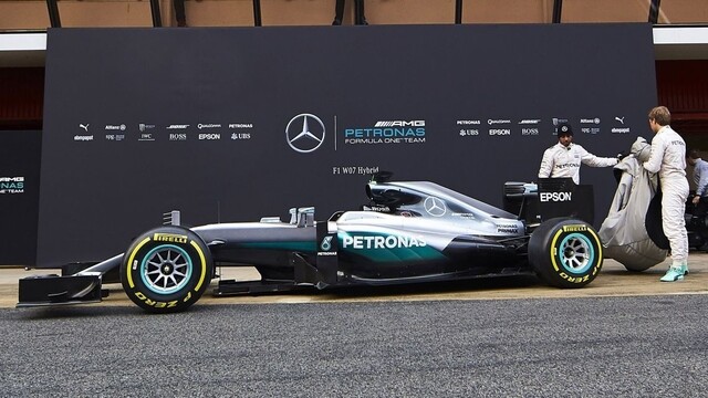 Piloti F1 sa zišli v Španielsku, testovali monoposty