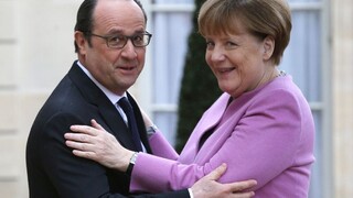 Merkelová a Hollande sa vyslovili za posilnenie kontroly na hraniciach Schengenu