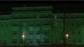 Známy bratislavský hotel sa na niekoľko hodín zazelenal
