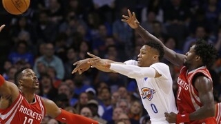 Westbrook dosiahol 15. triple-double v sezóne, Oklahoma zdolala Houston