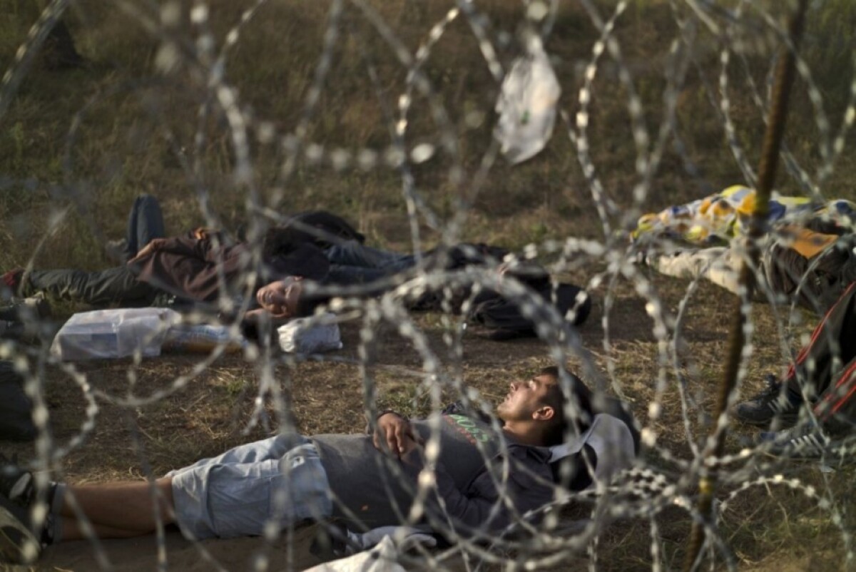 exhausted_migrants_photo_gallery_-fc4543a06d3e4c19a095b7a30f96a2b1.jpg