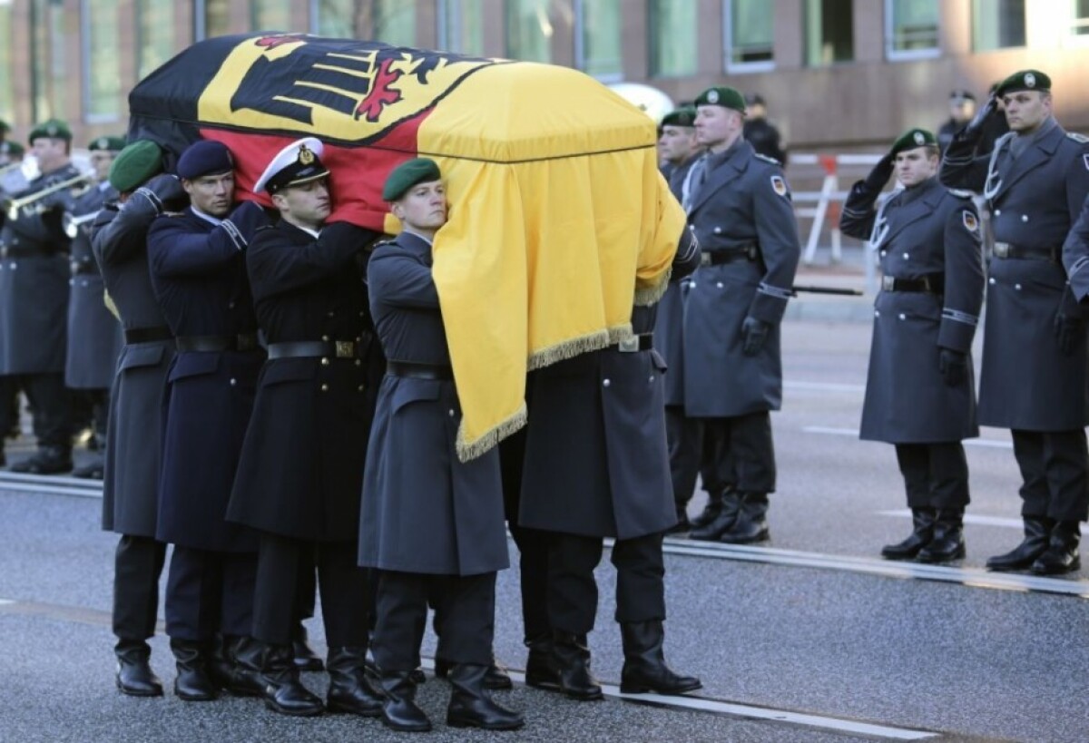 germany_schmidt_funeral-a1c545d131ac4ae189f1698bf14d857d.jpg