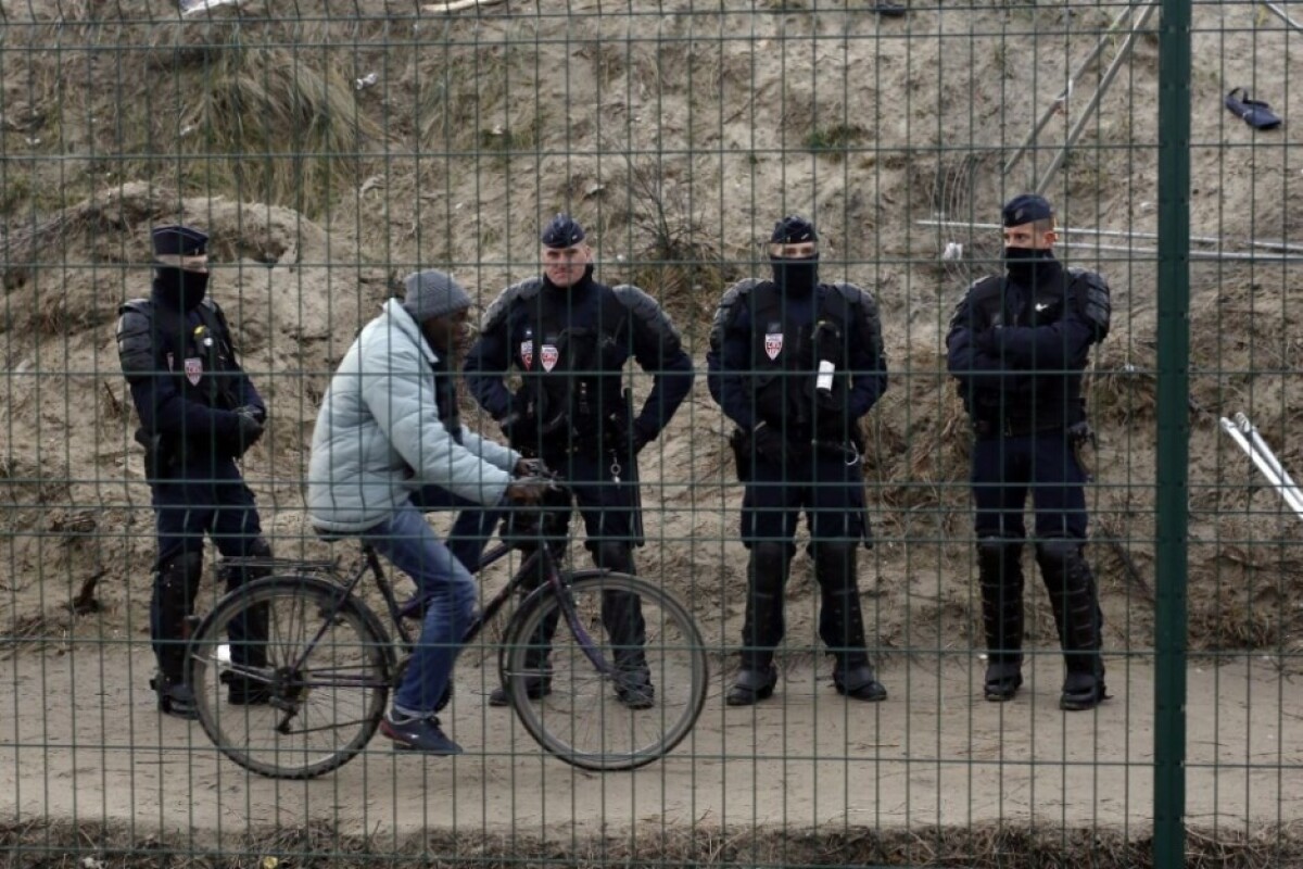 aptopix_france_calais_migrants_camp-dd9d2703bb8045daaf6a90bfe2b5a658.jpg