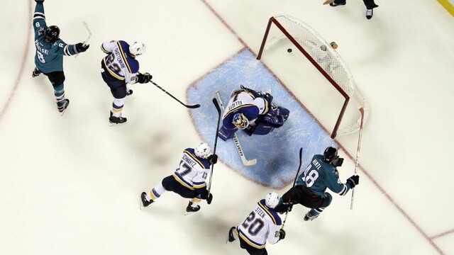 Druhý Jonesov shutout v sérii a dvojgólový Hertl, San Jose vedie