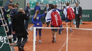 Roland Garros je naďalej v znamení dažďa. Program opäť posunuli