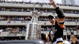 Pittsburgh oslavoval, Stanley Cup prišli obdivovať tisíce fanúšikov