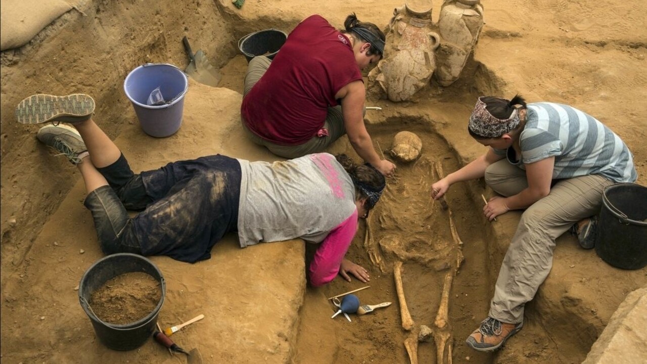 Objavili prvý cintorín biblických Filištíncov, národa obra Goliáša