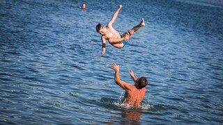 Tropické horúčavy vyvrcholili, výstrahy platili pre väčšinu krajiny