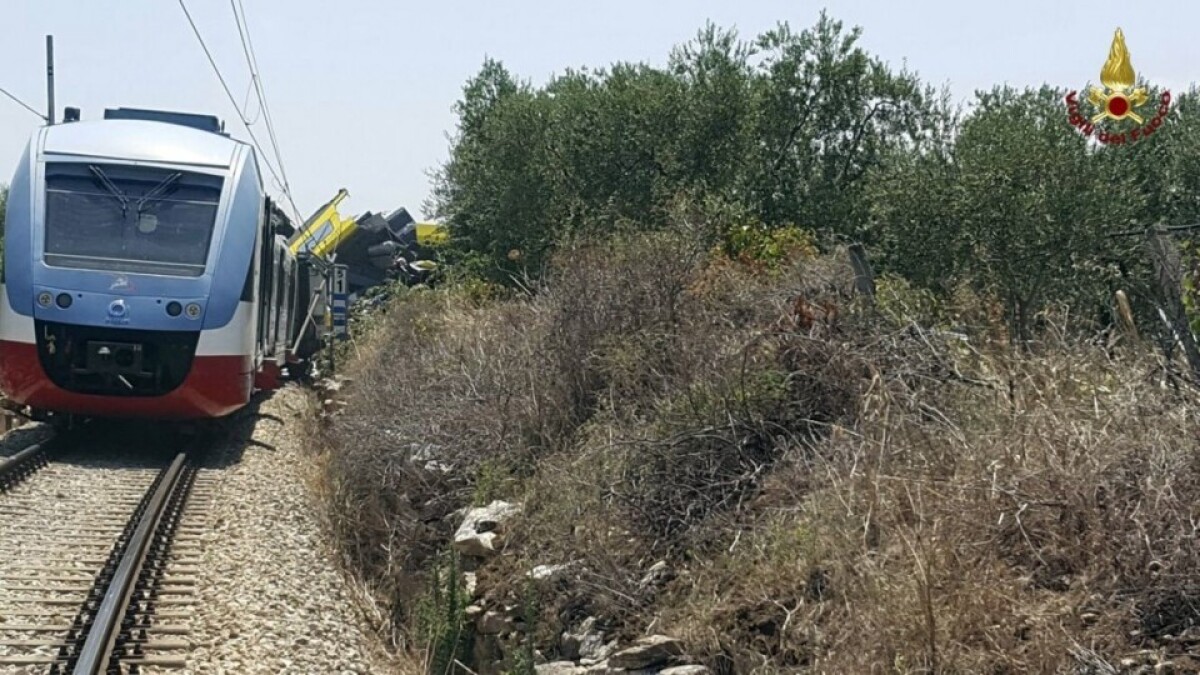 italy-train-crash-b88e9eb75fb04c98a7dbfaf36ae3bf94_9acce74c.jpg