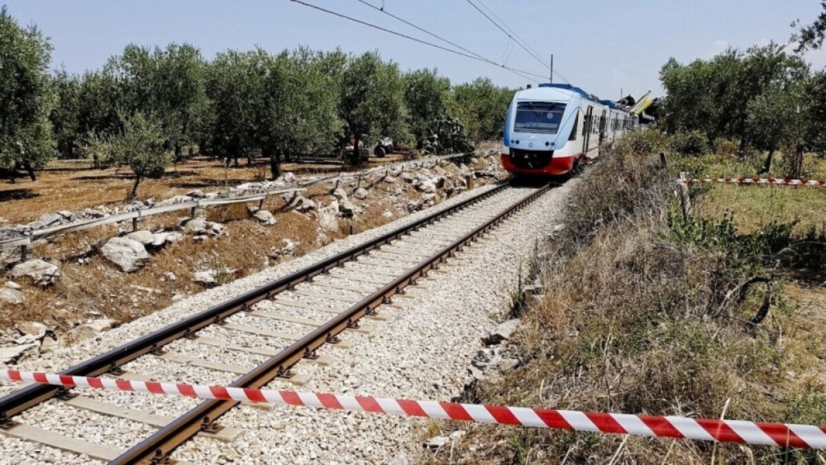 italy-train-crash-2bb6d51e51f04191a322f0ce934490ee_ea27d1ed.jpg