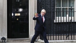 Johnson debutoval v medzinárodnej politike, priateľov v EÚ sa nevzdá
