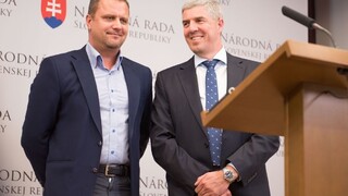 Most oficiálne prijal odídencov zo Siete, chce získať rezort dopravy
