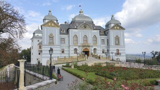 Haličský zámok vstal z popola, zmenil sa na luxusný hotel