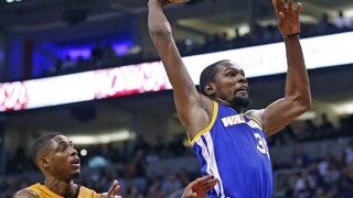 Golden State zdolalo Phoenix, Durant s Currym nastrieľali 65 bodov