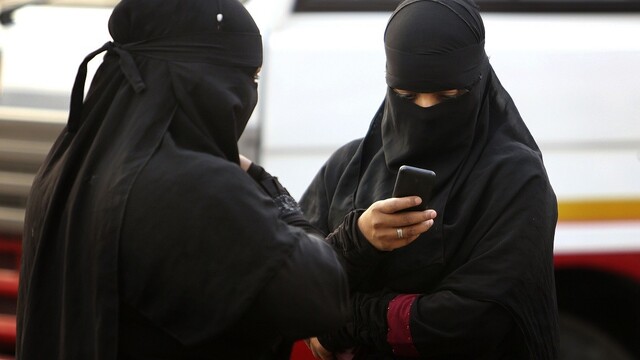 islam moslimovia burka 1140 px (SITA/AP)