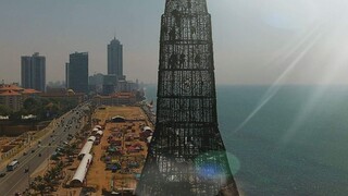 Na Srí Lanke postavili najvyšší umelý vianočný strom na svete