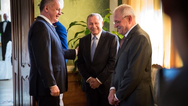 Kiska obedoval s predchodcami. Poradili mu, aby si overoval rady