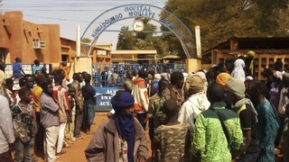 Al-Káida útočila, atentátnik prenikol do vojenskej základne v Mali