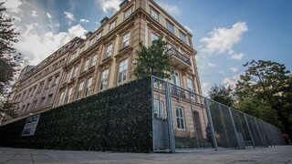Problém s oplotením americkej ambasády by mohlo vyriešiť presťahovanie
