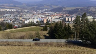 Smeti a porozbíjané okná. Bardejovčania nad plavárňou zalamujú ruky