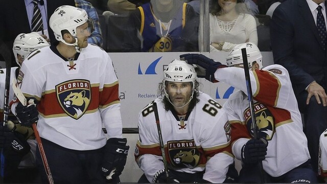NHL: Jágr s ďalším historickým zápisom, Hutton s čistým kontom