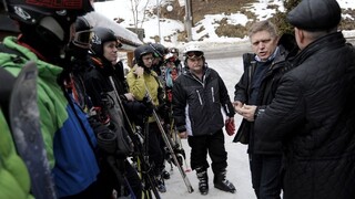 Fico navštívil lyžiarsky kurz, chválil vládny príspevok pre žiakov