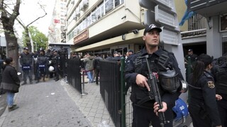 Po zadržaní tisícky tajných imámov prepustili aj 9000 policajtov