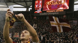 AS Rím angažoval uznávaného riaditeľa, Totti ako hráč končí