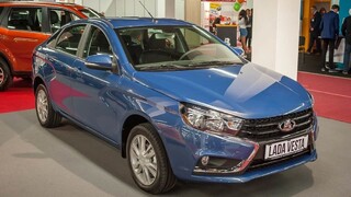 Ohliadnutie za autosalónom v Bratislave a Lada Vesta