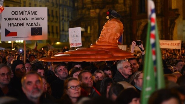 Za odvolanie Zemana a Babiša demonštrovali tisícky ľudí