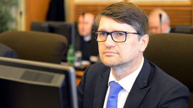 Maďarič podporuje doterajšieho šéfa RTVS, vedenie Smeru nie
