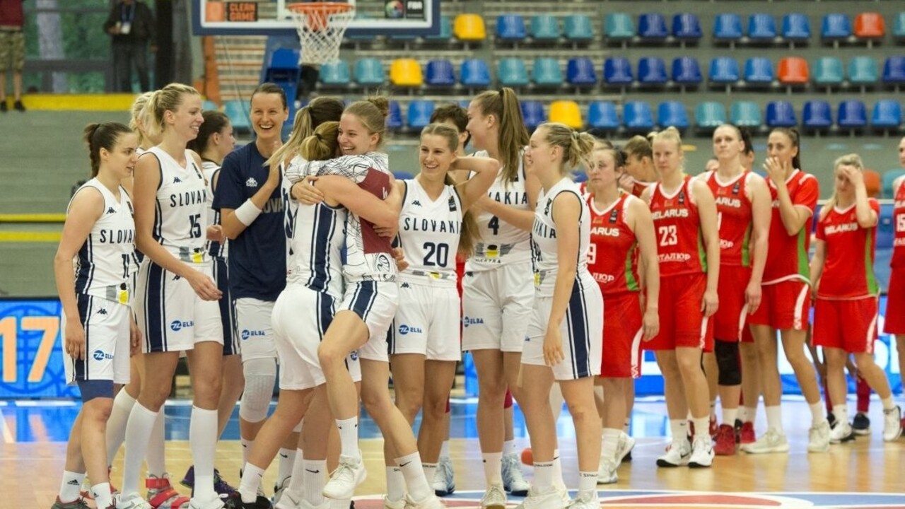 Naše basketbalistky sa tešia z triumfu na európskom šampionáte