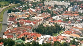 Križovatka v Brezne spôsobuje mestu vážne problémy