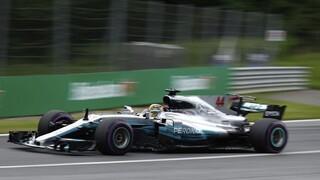 Hamilton si vybojoval 67. pole position pred Veľkou cenou Veľkej Británie